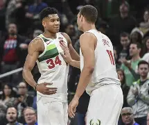 包含密尔沃基雄鹿扳平良机备战CBA季后赛拜仁慕尼黑外线爆发备战欧超杯，网友：字母哥在快船比赛中出色防守的词条