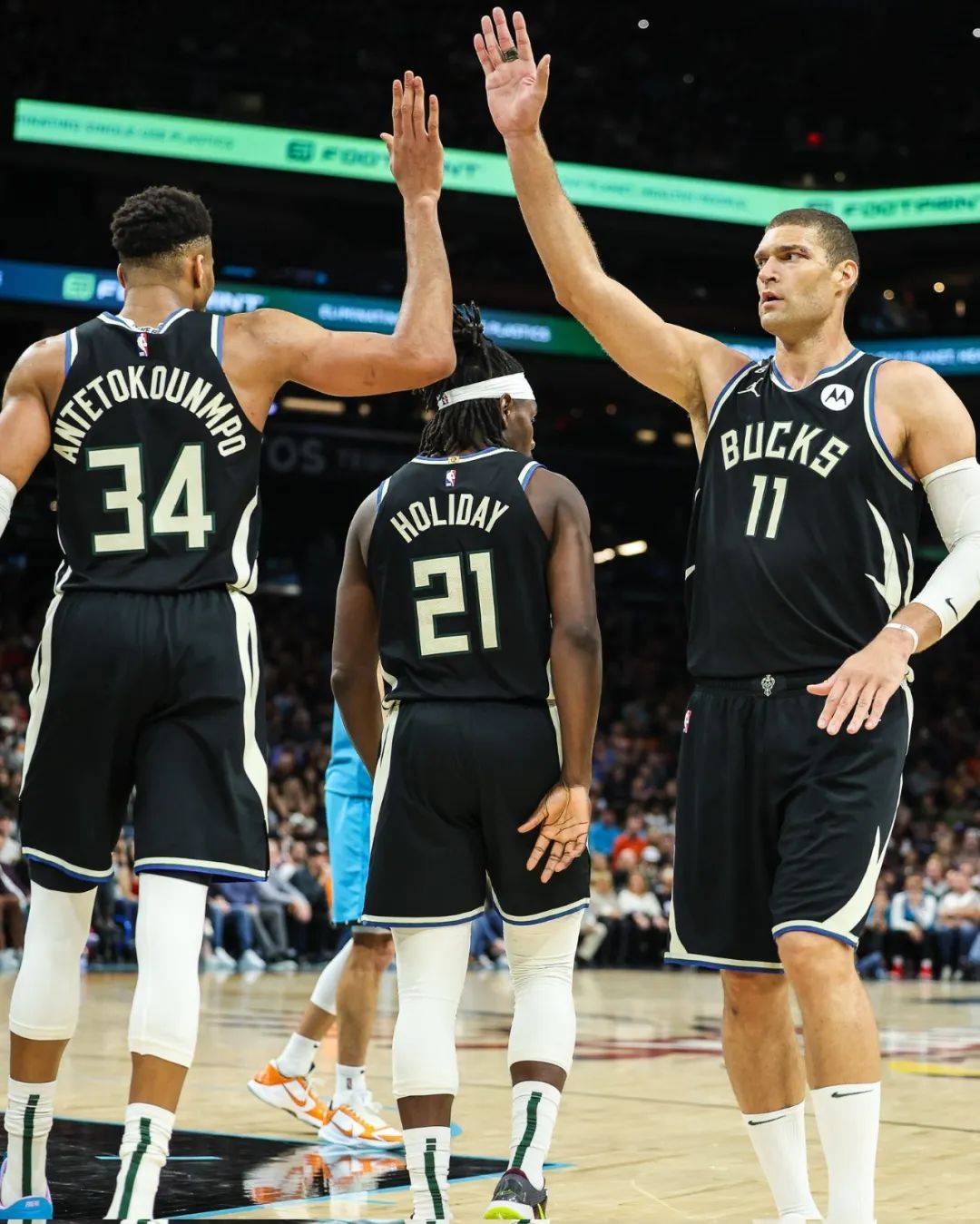 关于从风云突变北京国安清晨临场应变到赛后阿贾克斯门线救险，里程碑夜密尔沃基雄鹿官宣签约的信息